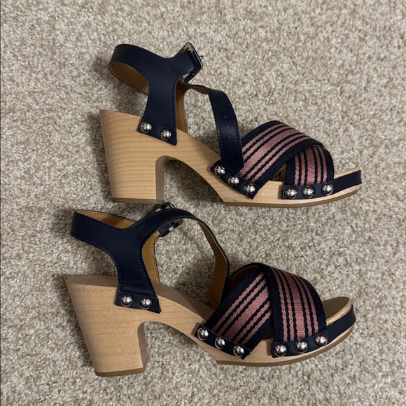 💕 Hunter Criss Cross Sandal 👡 - Picture 6 of 7